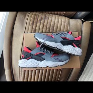 Air Huarache Size 9.5 Excellent Condition